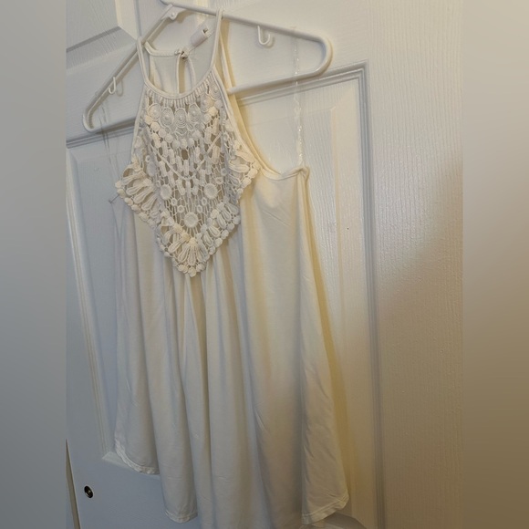 Elegant White Crochet Halter Blouse - Picture 5 of 16